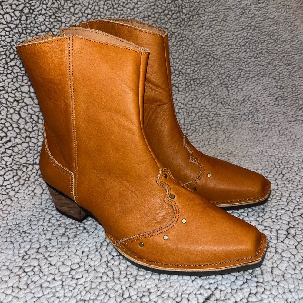 Women’s size 39/8 Sergio Tomani Yellow Leather booties